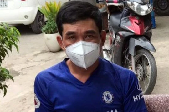 Đối tượng Phan Thanh Hùng bị bắt khẩn cấp vì tổ chức đón người nhập cảnh trái phép qua biên giới (Ảnh: CAHS).