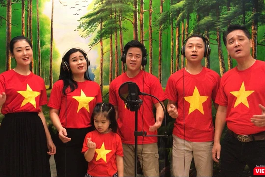 Ca sĩ Đào Tố Loan và nhóm 2HT thể hiện ca khúc "Vượt qua cái chết" (Ảnh: NVCC) 