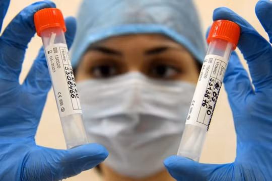 Có hay không “doanh thu khủng” từ việc bán vaccine COVID-19 “đốt cháy giai đoạn” của Nga? (Ảnh: AFP)) 