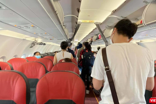 Hôm nay, 230 người Việt kẹt lại Singapore được lên máy bay về nước (Ảnh: NVCC) 