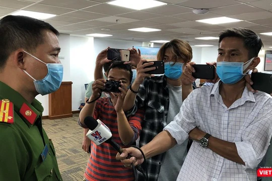 Thượng tá Nguyễn Đăng Nam thông tin tại cuộc họp báo (Ảnh: LH) 