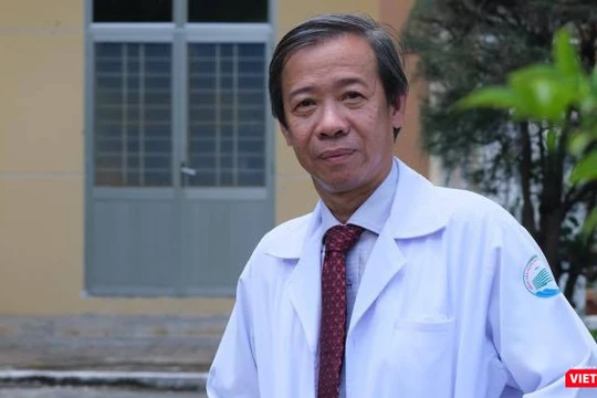 BS Nguyễn Văn Vĩnh Châu, GĐ BV Bệnh Nhiệt đới TP.HCM cho biết, ở Việt Nam chưa có huyết thanh kháng độc tố botulinum (Ảnh: Hòa Bình) 