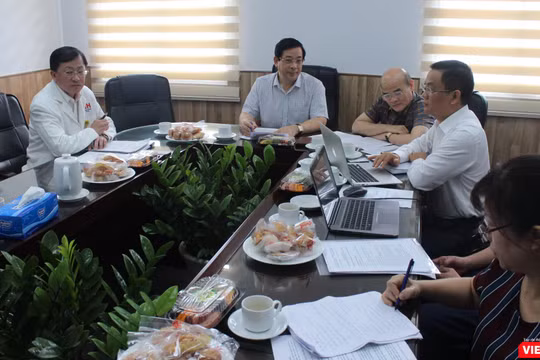 PGS.TS Lương Ngọc Khuê, Cục trưởng Cục quản lý Khám, chữa bệnh tại buổi họp với BV Truyền máu Huyết học TP.HCM ngày 3/7 (Ảnh: Lê Hảo) 