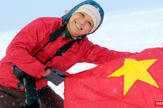 Nhiếp ảnh gia Nguyễn Á đã tiếp cận rất nhiều bệnh viện và khu cách ly, để ghi lại những khoảng khắc của cuộc chiến chống COVID-19 (Ảnh: NVCC) 