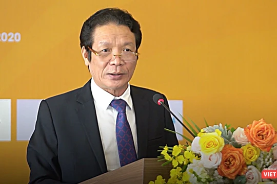 Thứ trưởng Hoàng Vĩnh Bảo, Chủ tịch Hội Xuất bản Việt Nam phát biểu khai mạc hội sách trực tuyến đầu tiên (Ảnh: Đăng Khoa) 