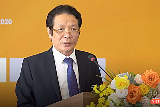 Thứ trưởng Hoàng Vĩnh Bảo, Chủ tịch Hội Xuất bản Việt Nam phát biểu khai mạc hội sách trực tuyến đầu tiên (Ảnh: Đăng Khoa) 