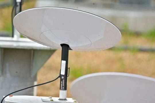 Ăng ten cỡ nhỏ của SpaceX cho dự án Internet vệ tinh Starlink (Ảnh: Darkpenguin22/Reddit)