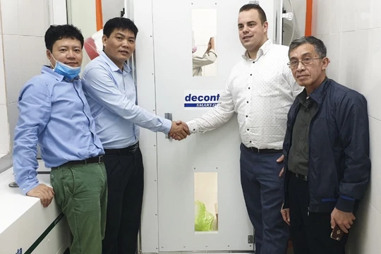 Bệnh viện đa khoa Quảng Ninh tiếp nhận tài trợ của ca sĩ Hà Anh Tuấn (Ảnh do Hà Anh Tuấn cung cấp) 