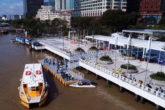 Bus sông Sài Gòn hiện đại nhất VN phải giảm chuyến vì COVID-19 (Ảnh: Lê Quân) 