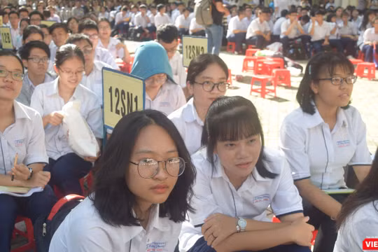 Học sinh trường THPT chuyên Lê Hồng Phong (Ảnh: Hòa Bình) 
