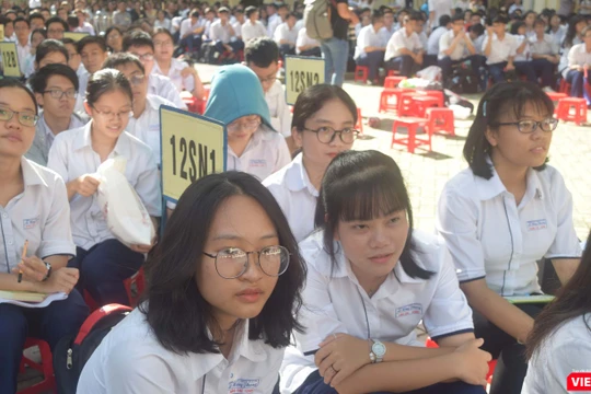 Học sinh trường THPT chuyên Lê Hồng Phong (Ảnh: Hòa Bình) 