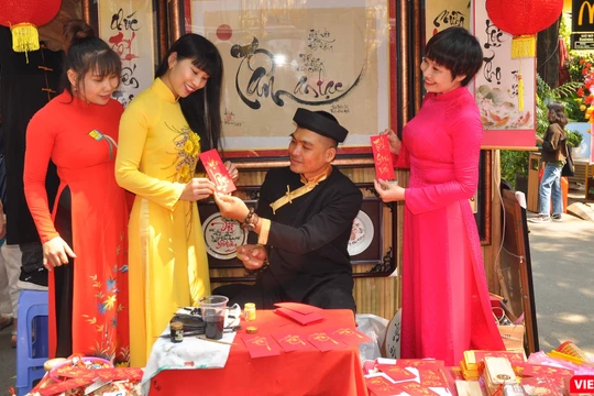 Đường sách rộn rã kín lịch hoạt động những ngày xuân 