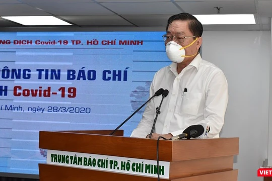 Ông Nguyễn Tấn Bỉnh, Giám đốc Sở Y tế TP.HCM thông tin về tin đồn có người tử vong vì COVID-19 (Ảnh: TTBC) 