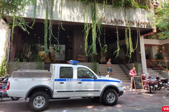 Khách sạn có bệnh nhân COVID-19 từng lưu trú nay bị phong tỏa (Ảnh: Hòa Bình) 