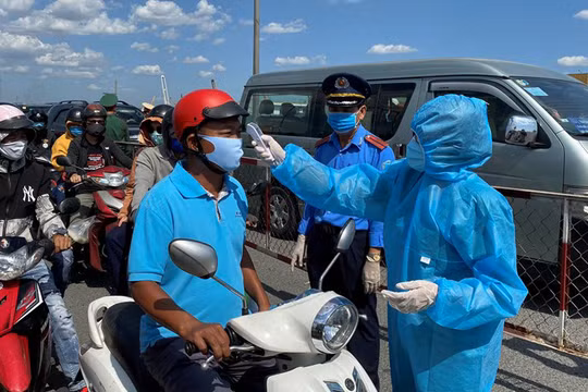 Ra quân ở 62 chốt trạm kiểm soát bệnh dịch COVID-19 (Ảnh: Phú An)