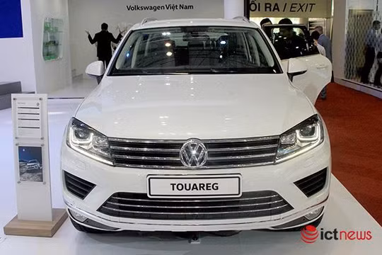 Mẫu SUV Touareg sẽ được giảm giá tới 345 triệu đồng.