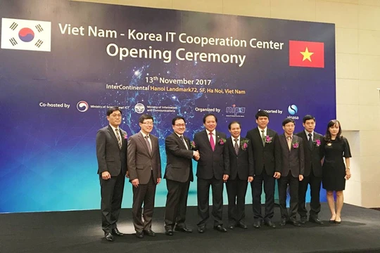 Trung tâm hợp tác CNTT Việt Nam - Hàn Quốc đặt tại Keangnam Hanoi Landmark Tower ,đường Phạm Hùng, HÀ NỘI. 