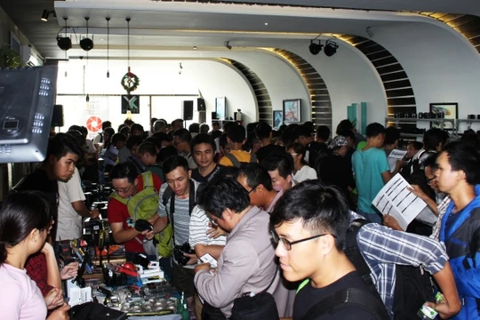 Chợ phiên máy ảnh năm nay diễn ra sớm hơn so với năm ngoái và chỉ trong một ngày (7/1/2017