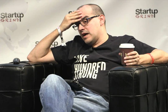  McClure đã phải từ bỏ Quỹ Khởi nghiệp 500 bởi các cáo buộc quấy rối tình dục