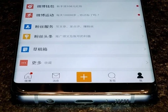 Thiết bị trong ảnh được cho là Galaxy S8. Ảnh: Weibo.