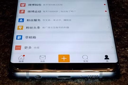 Thiết bị trong ảnh được cho là Galaxy S8. Ảnh: Weibo.