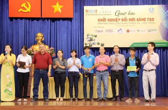 Các đại biểu tham gia giao lưu