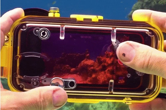 LenzO có khả năng giúp iPhone 7/7 Plus ghi được hình ảnh ở độ sâu 100 mét