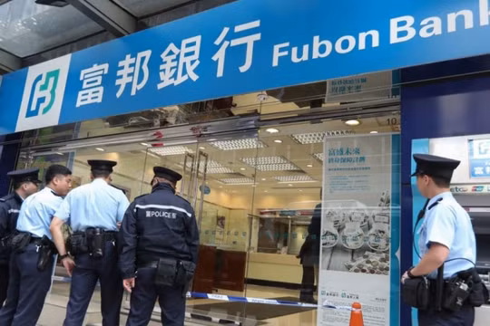 Cảnh sát Hong Kong điều tra vụ cướp ngân hàng Fubon tại Tsim Sha Tsui xảy ra vào tháng 12/2016. Việc ứng dụng công nghệ nhận diện qua giọng nói chắc sẽ giúp quá trình phá án nhanh hơn. Ảnh Nora Tam. 