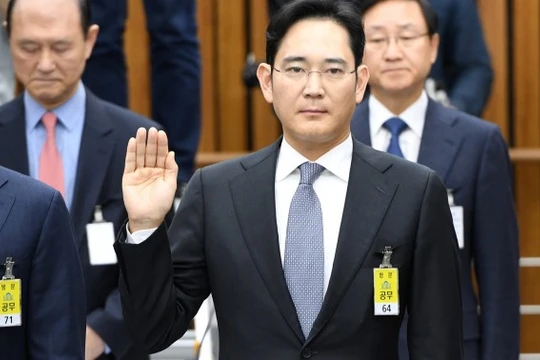 Lee Jae Yong trong phiên xét xử tại Tòa án Trung tâm quận Seoul.