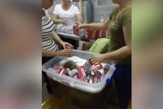 Hình ảnh "xưởng sản xuất" bia Budweiser dởm