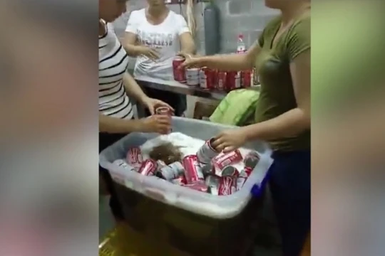 Hình ảnh "xưởng sản xuất" bia Budweiser dởm