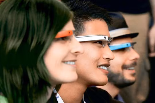 Các sếp tại Microsoft đặt niềm tin vào kính thông minh sẽ khai tử smartphone ẢNH: AFP