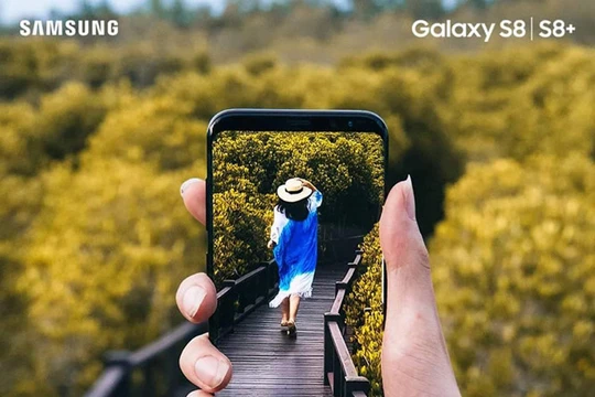 Tính năng xóa phông kết hợp với màn hình vô cực và màn hình vô cực Galaxy S8 giúp giới trẻ thỏa sức sáng tạo những bộ ảnh phong cách “Follow Me” (Theo em đi khắp thế gian)