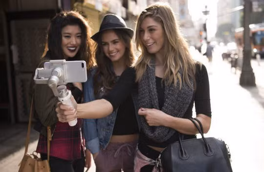 Giới trẻ luôn háo hức với các sản phẩm của DJI