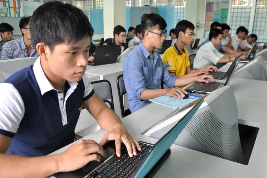 Lương ngành công nghệ thông tin đều nằm trong top 10 ngành có mức lương trung bình cao tại Việt Nam. Ảnh minh hoạ: Internet.