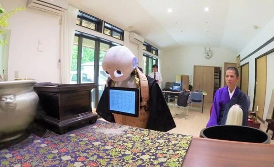 Việc thay thế tăng sĩ bằng robot đem lại chi phí rẻ hơn đáng kể khi cử hành tang lễ.