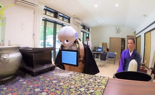 Việc thay thế tăng sĩ bằng robot đem lại chi phí rẻ hơn đáng kể khi cử hành tang lễ.