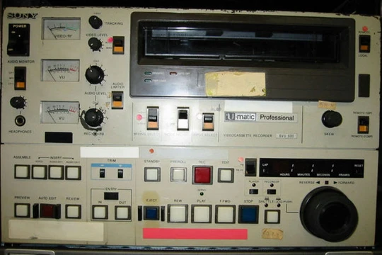 Sony U-matic - Cỗ máy tuyệt vời hái ra tiền cho Sony và các khách sạn thời kỳ hưng thịnh của dịch vụ xem phim người lớn trong khách sạn.