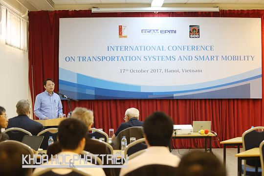 Ông Tạ Việt Dũng phát biểu tại hội thảo. Ảnh: Lê Loan