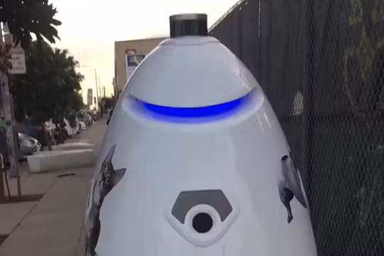 Robot K9 đang đi tuần tra