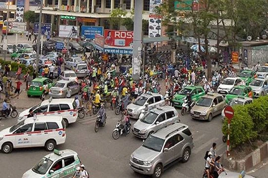 UBND Thành phố giao Sở GTVT chủ trì lập Quy hoạch vận tải hành khách công cộng bằng xe buýt, taxi đến năm 2030 để đảm bảo quản lý số lượng xe taxi hợp lý, trong đó quy định hạn ngạch đối với xe taxi và các phương tiện hoạt động kinh doanh tương tự taxi nh