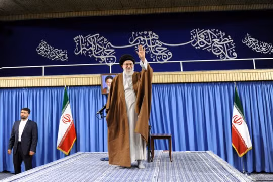 Lãnh tụ tinh thần tối cao Iran Ayatollah Ali Khamenei xuất hiện trong một sự kiện ở Tehran trước thềm bầu cử