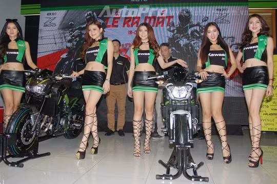 Lễ ra mắt tưng bừng của cặp đôi Kawasaki Z900 và Z650 2017