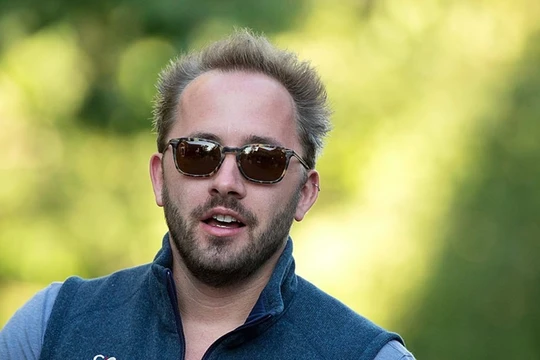 Drew Houston thành lập Dropbox khi anh 24 tuổi.