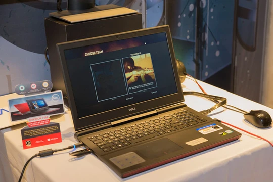 Mẫu máy Inspiron 7566 của Dell được trang bị thêm kết nối HDMI 2.0 có thể truyền hình ảnh đạt chuẩn 4K ẢNH: T.LUÂN