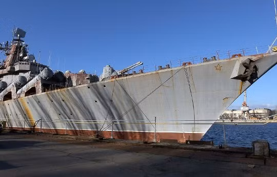 Tàu tuần dương Ukrayina đang đỗ tại xưởng đóng tàu 61.