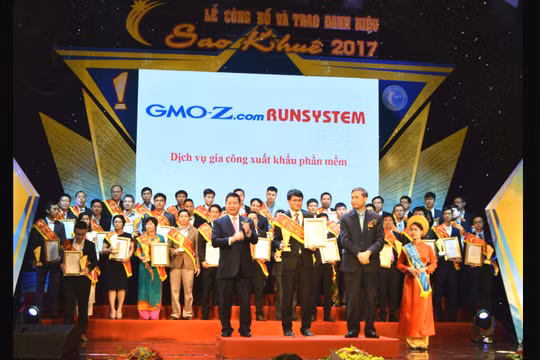 Đại diện RunSystem tại lễ trao giải.