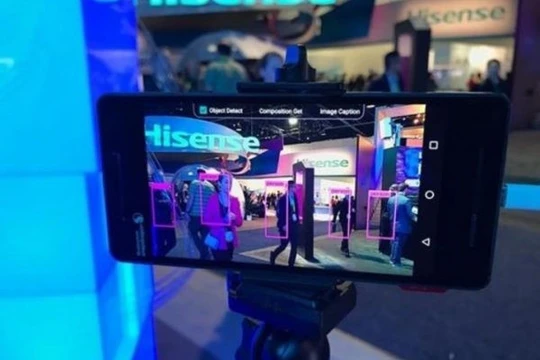 Thiết bị được cho là Nokia 8 tại CES của TotalTech. Ảnh: My Nokia Blog