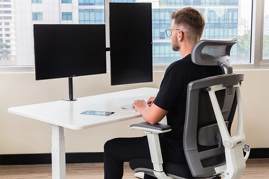 Chiếc bàn của văn phòng thế kỷ 21 SmartDesk 3. Ảnh: PR Newswire