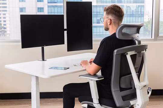 Chiếc bàn của văn phòng thế kỷ 21 SmartDesk 3. Ảnh: PR Newswire
